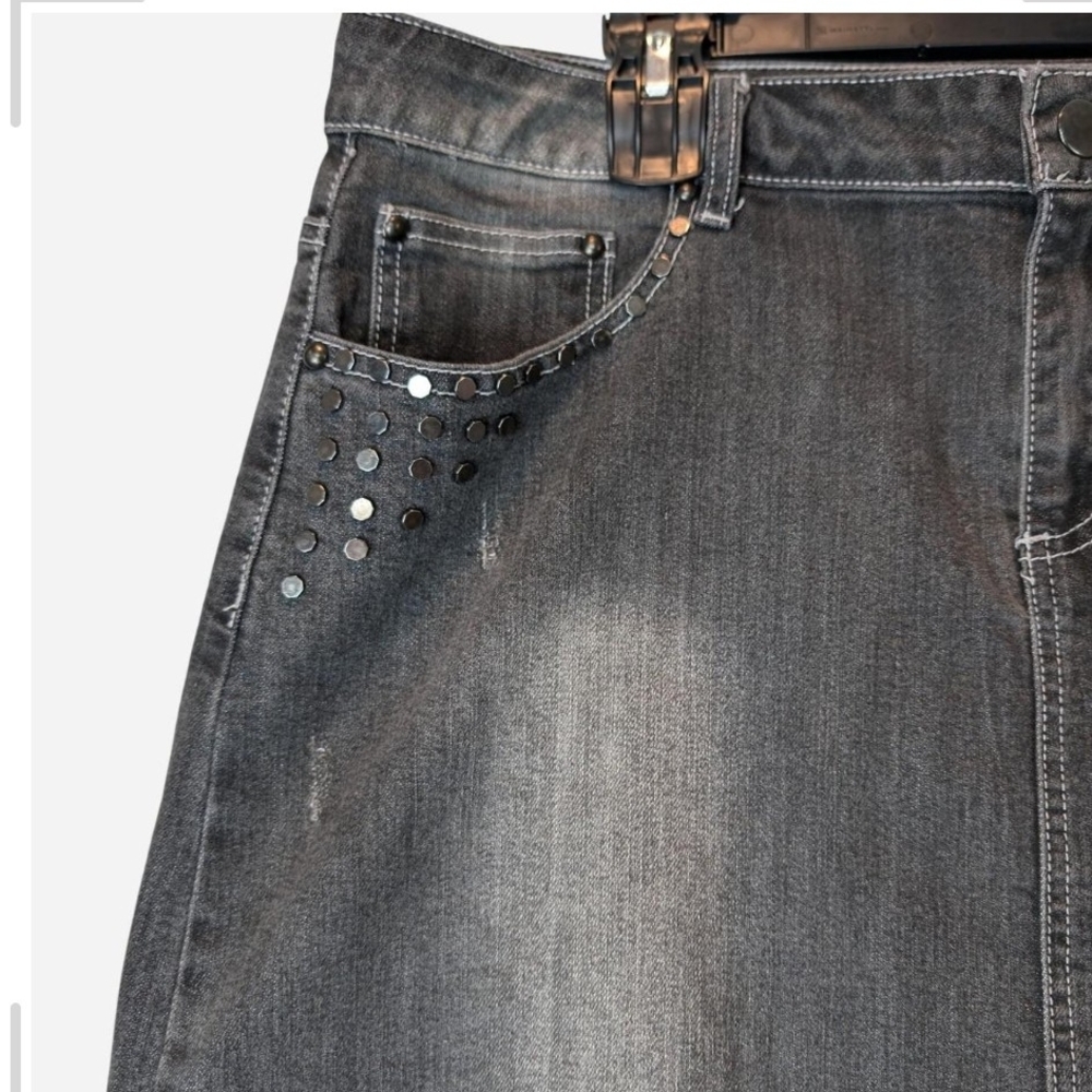 Pre-owned Stylish Gray Denim Skirt with Studded Pockets - Picture 6 of 7